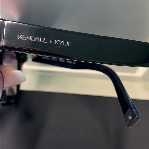 Authentic Kendall and Kylie Sunglasses - Picture 2 of 5
